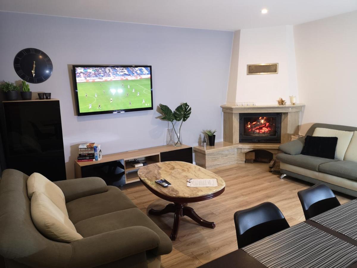 Red Rose Apartament -Parking -Taras- Faktura Vat Kielce Kültér fotó