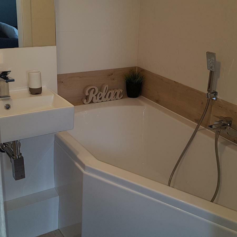 Red Rose Apartament -Parking -Taras- Faktura Vat Kielce Kültér fotó