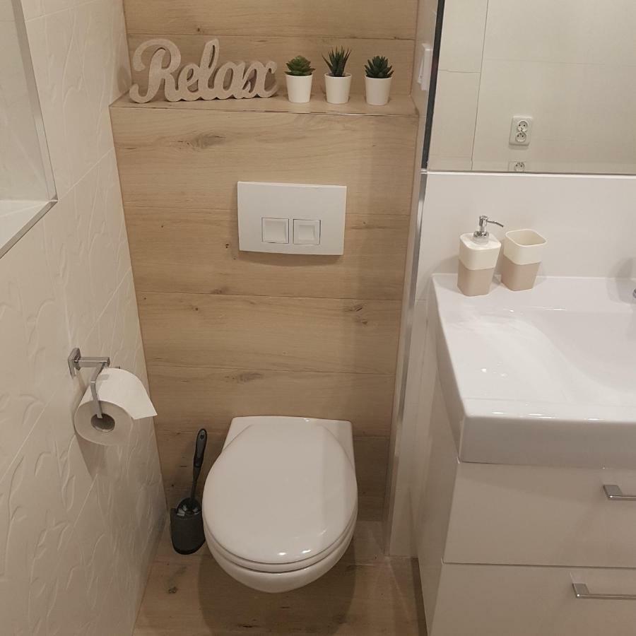 Red Rose Apartament -Parking -Taras- Faktura Vat Kielce Kültér fotó